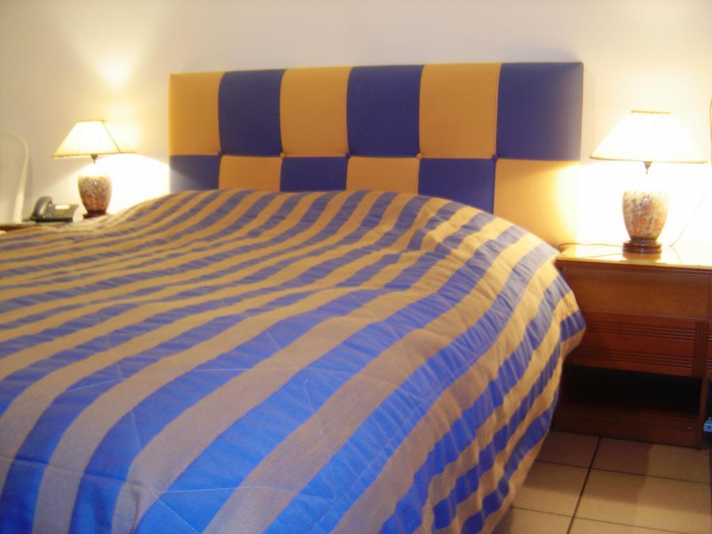 Kalimera Hotel Poros Town Екстер'єр фото
