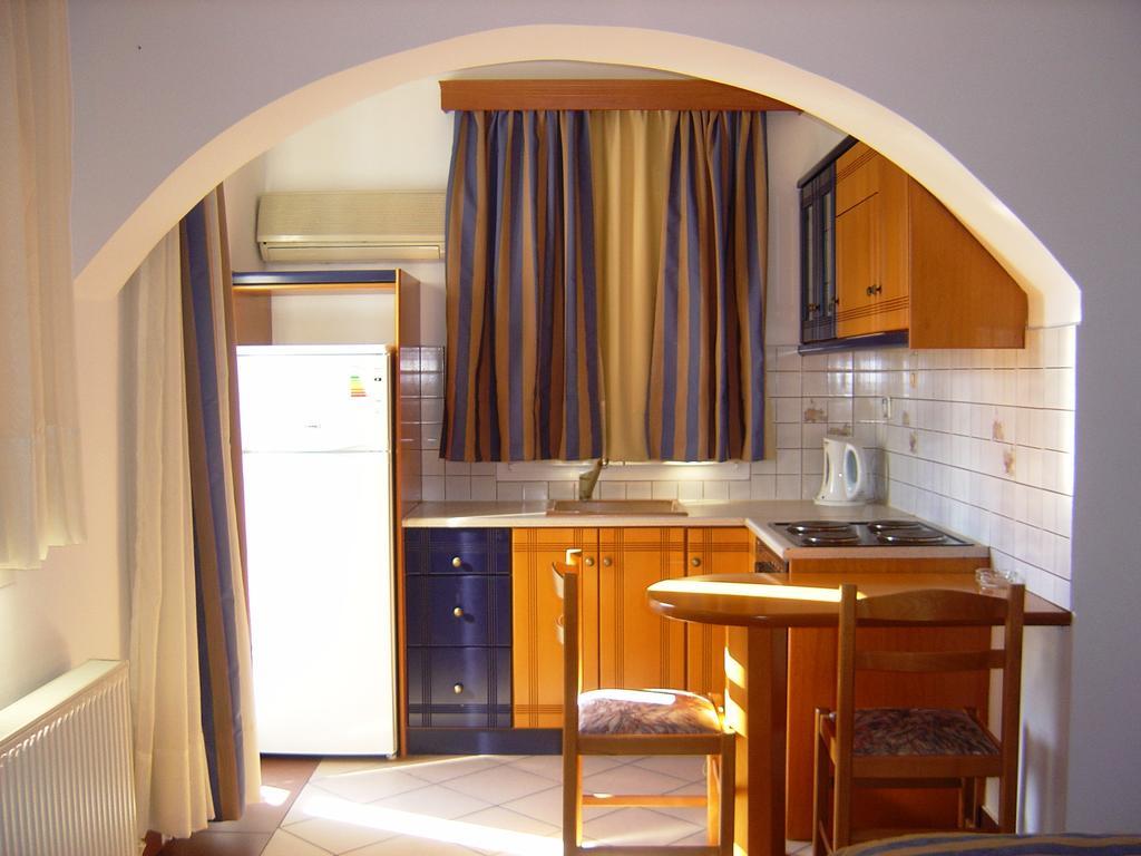 Kalimera Hotel Poros Town Екстер'єр фото