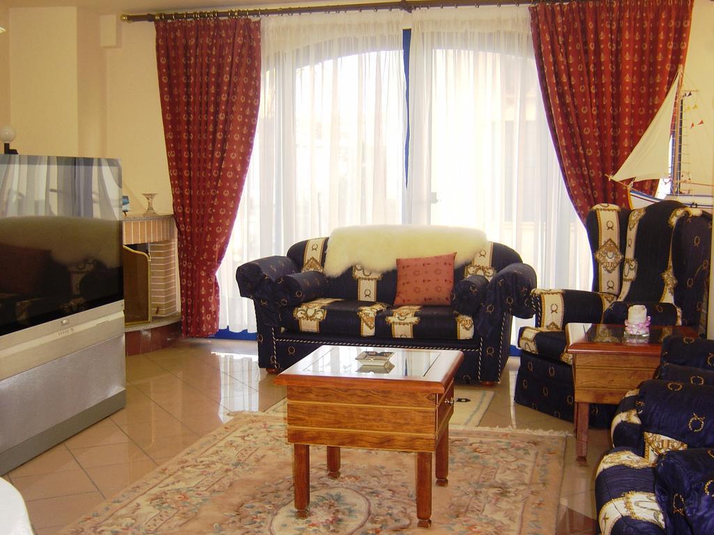 Kalimera Hotel Poros Town Екстер'єр фото
